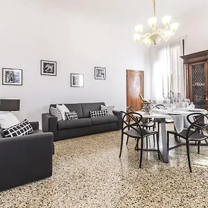 Rialto Design Boutique , Venecia Italia